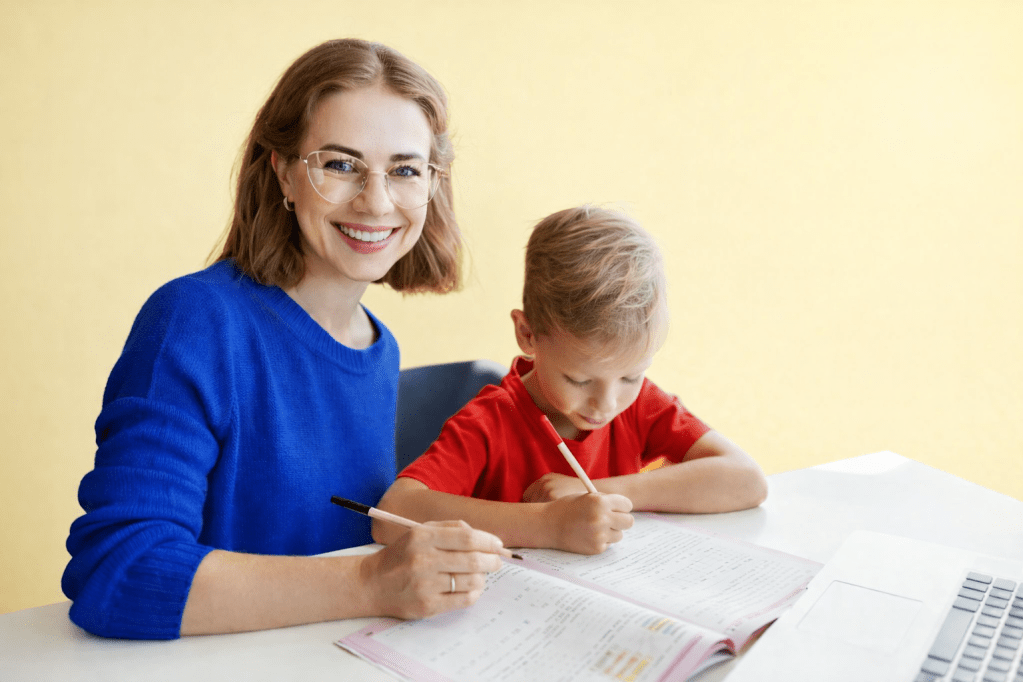 Nauczyciel pracujący indywidualnie z uczniem z afazją w szkole podstawowej – ocena opisowa i wsparcie edukacyjne ucznia ze specjalnymi potrzebami&nbsp;edukacyjnym